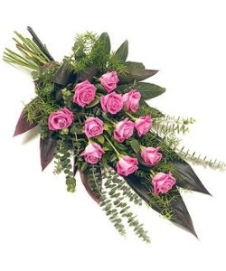 Fleurs-amanda-Surrey-funeral-flowers-Pink-Roses-Sheaf