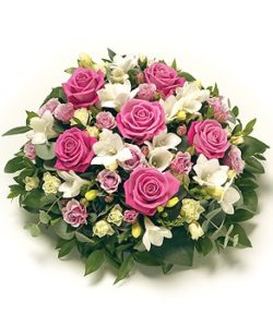 Fleurs Amanda-Weybridge-Surrey-Funeral-Flowers-Posies-wreath