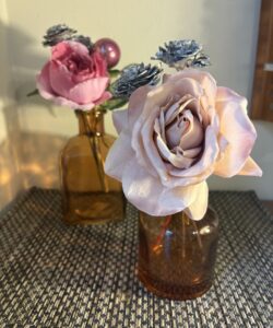 XMAS TABLE DEC SET OF 2 (brown glass with pinks)